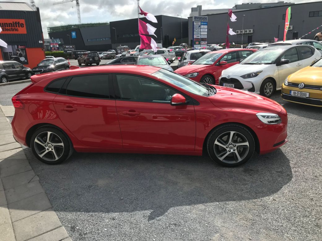 2018 Volvo V40