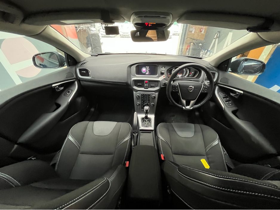 2017 Volvo V40