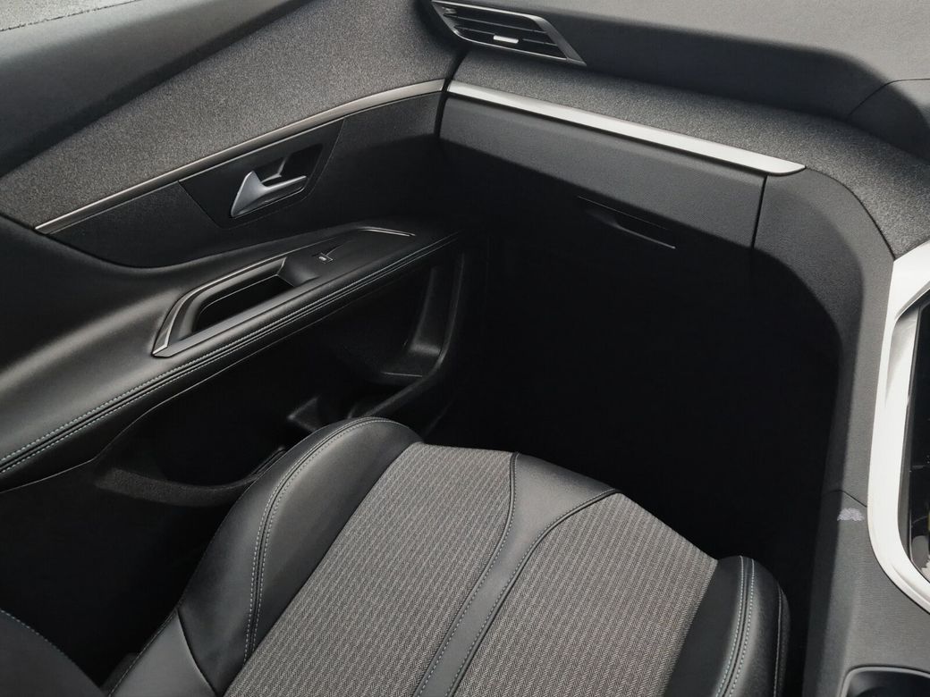 2023 Peugeot 5008