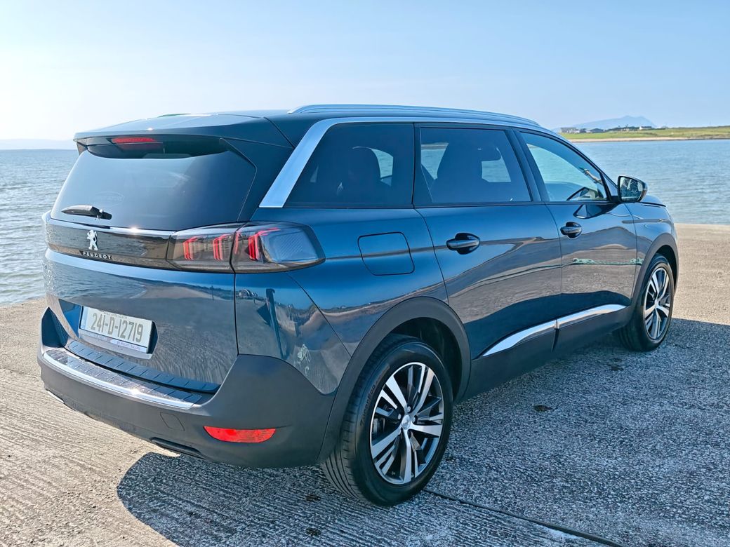 2024 Peugeot 5008