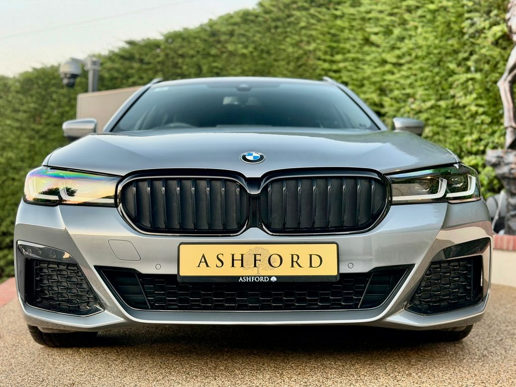 2023 BMW 520