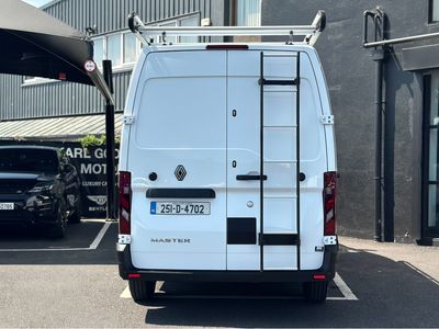 2025 Renault Master