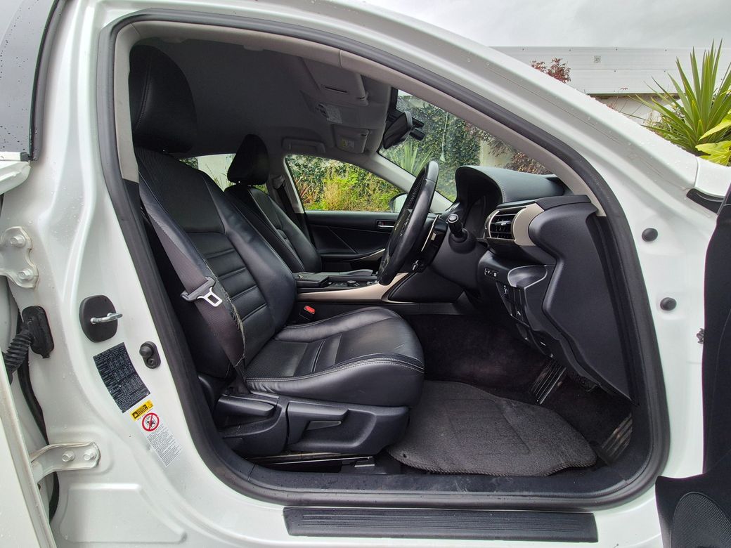 2014 Lexus IS 300h