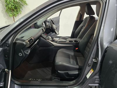 2016 Lexus IS 300h