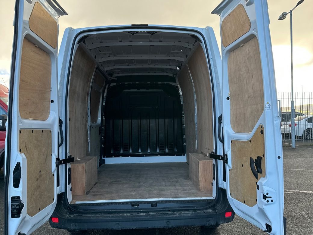 2024 Nissan Interstar