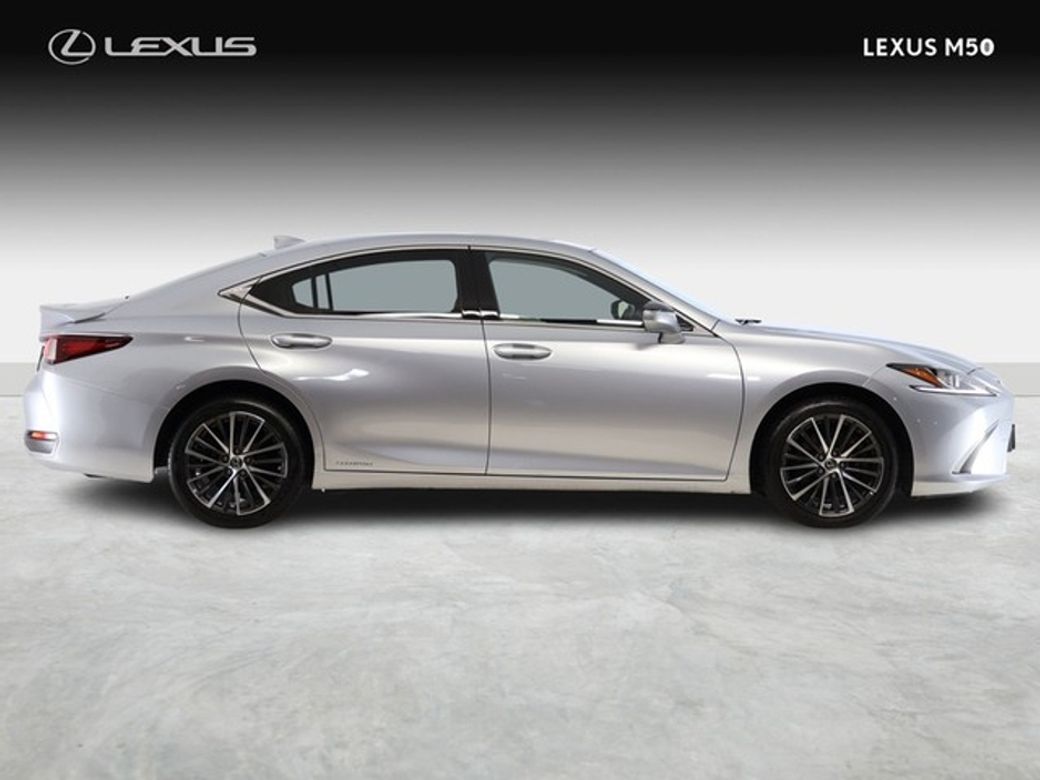 2022 Lexus ES 300h