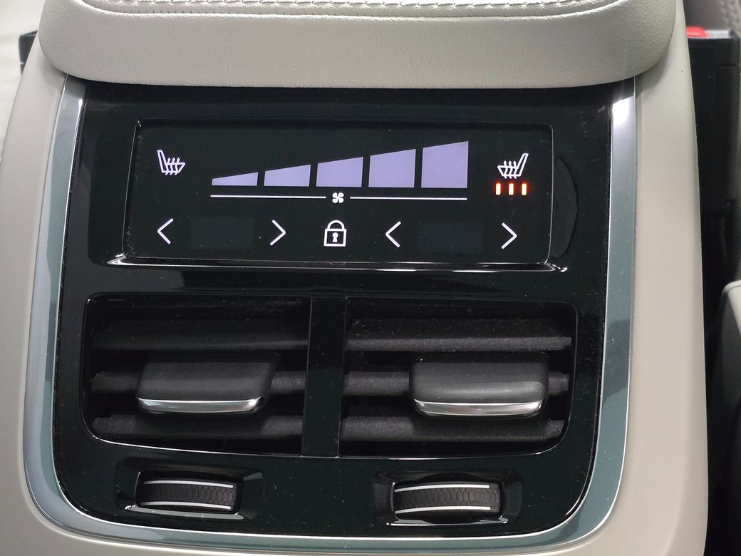 2023 Volvo XC90