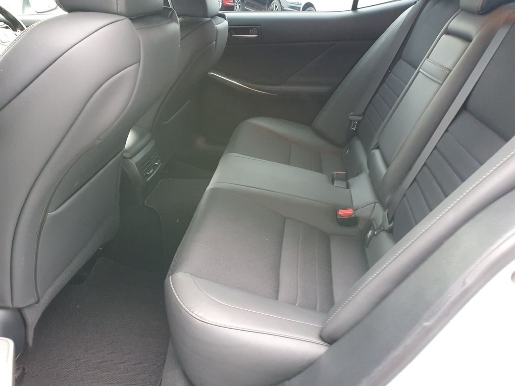 2017 Lexus IS 300h