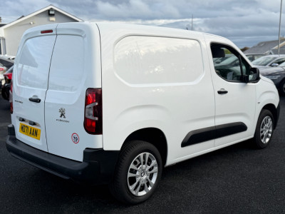 2022 Peugeot Partner