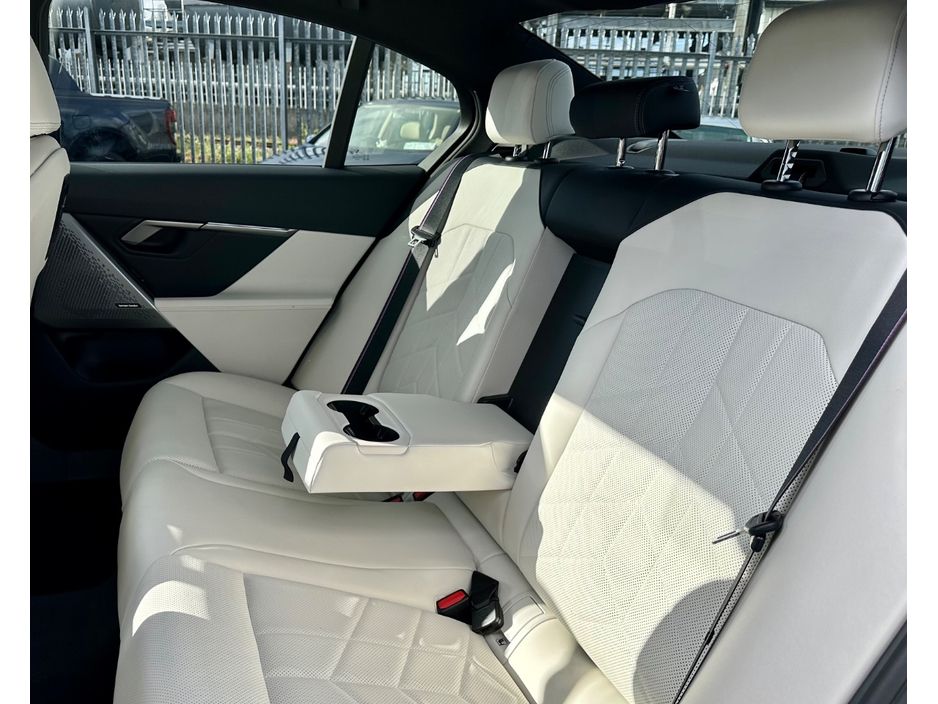 2025 BMW i5