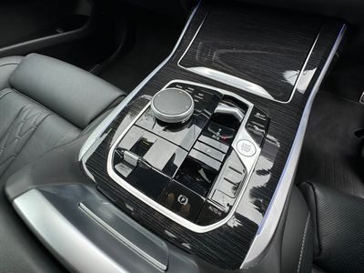 2023 BMW X7
