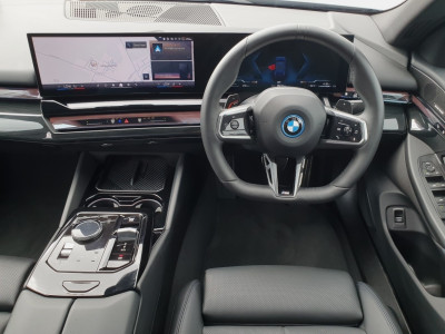 2024 BMW 530