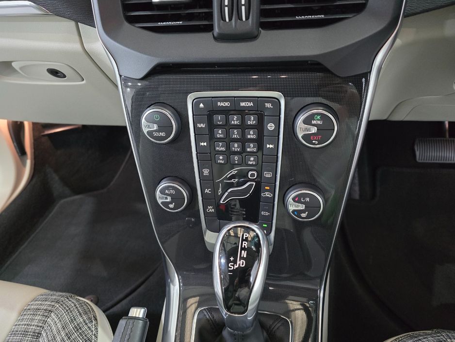 2018 Volvo V40