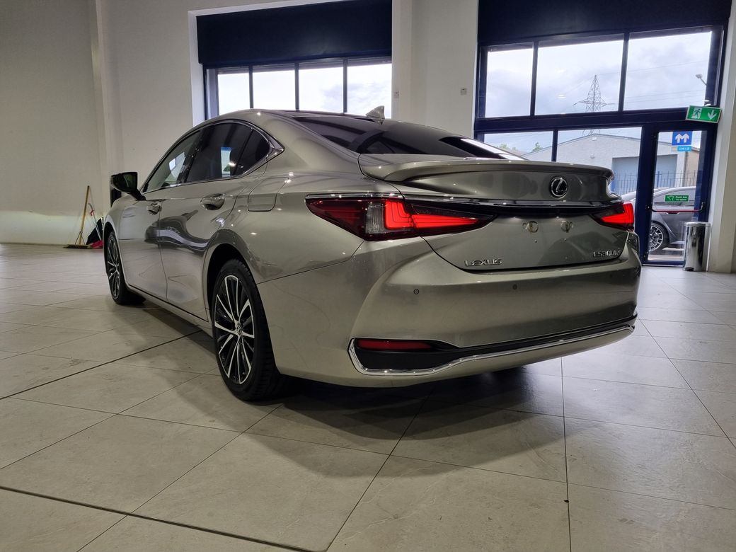 2023 Lexus ES 300h