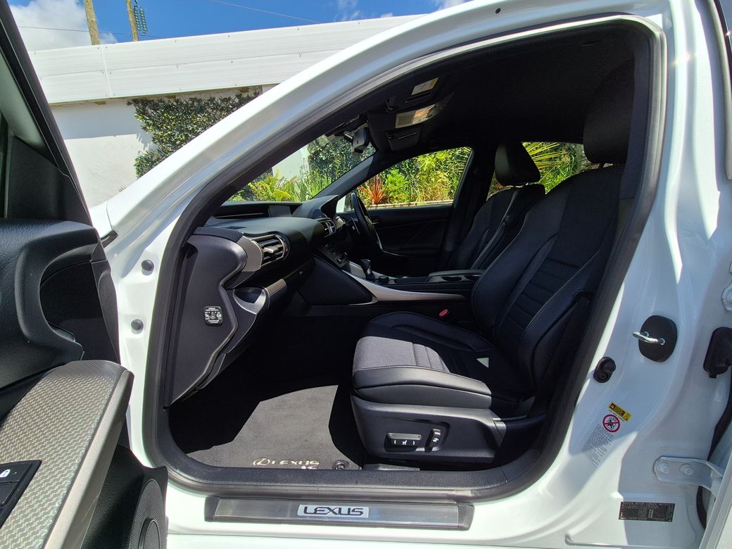 2015 Lexus IS 300h