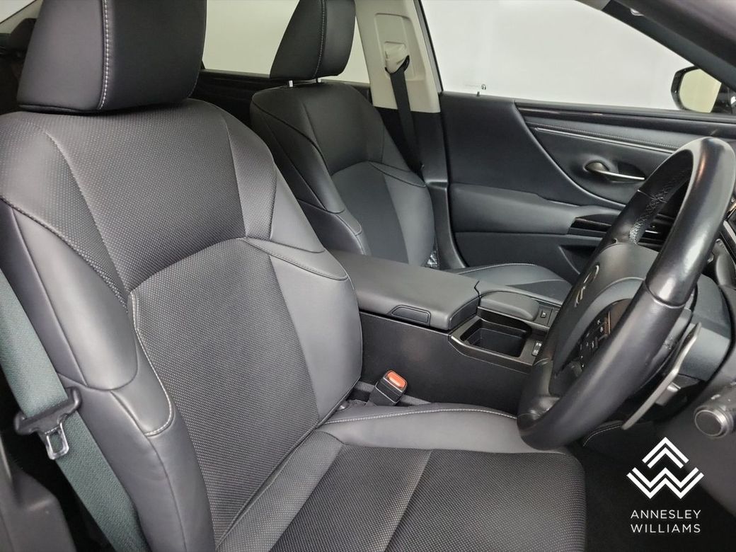 2022 Lexus ES 300h