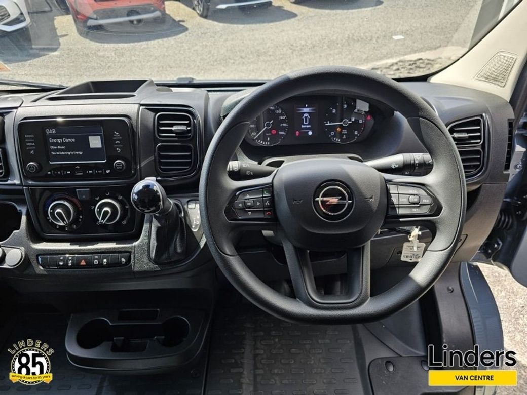 2025 Opel Movano