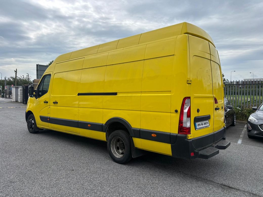 2021 Nissan NV400