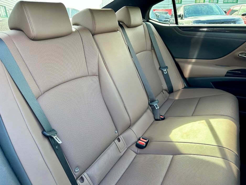 2023 Lexus ES 300h