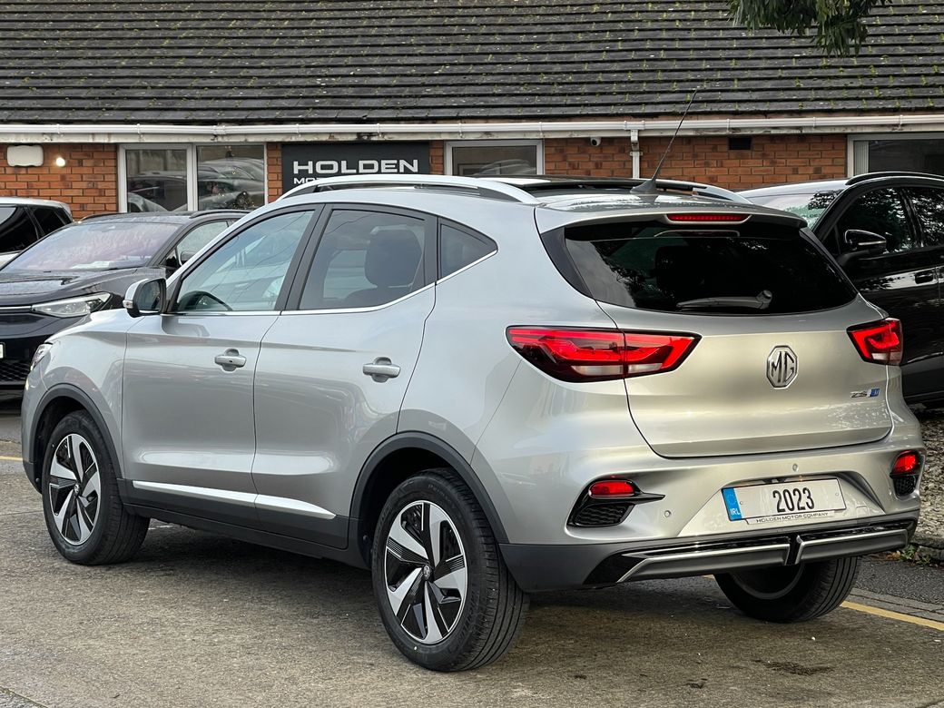 2023 MG ZS