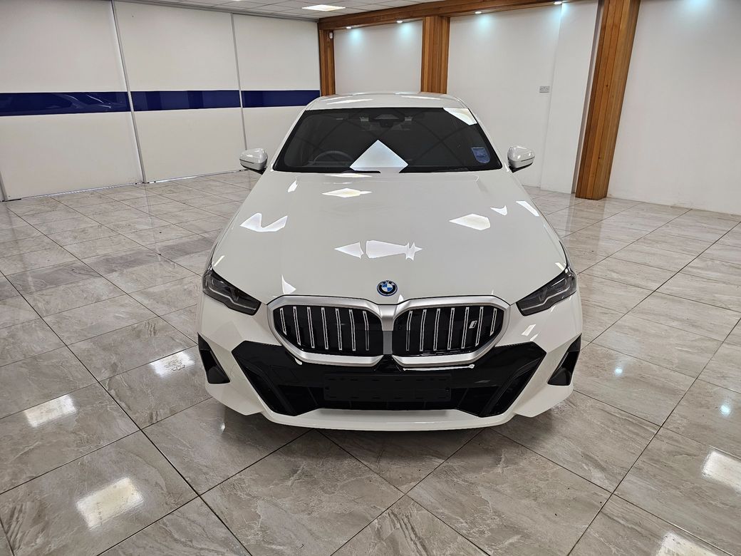 2025 BMW i5