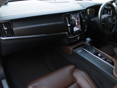 2019 Volvo V90 Cross Country