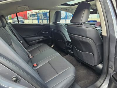 2021 Lexus ES 300h