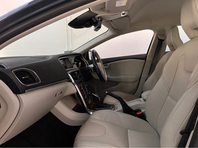 2017 Volvo V40