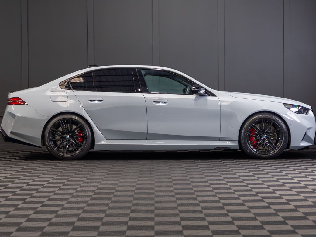 2025 BMW M5