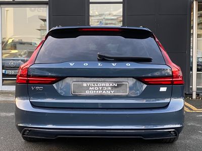 2022 Volvo V90