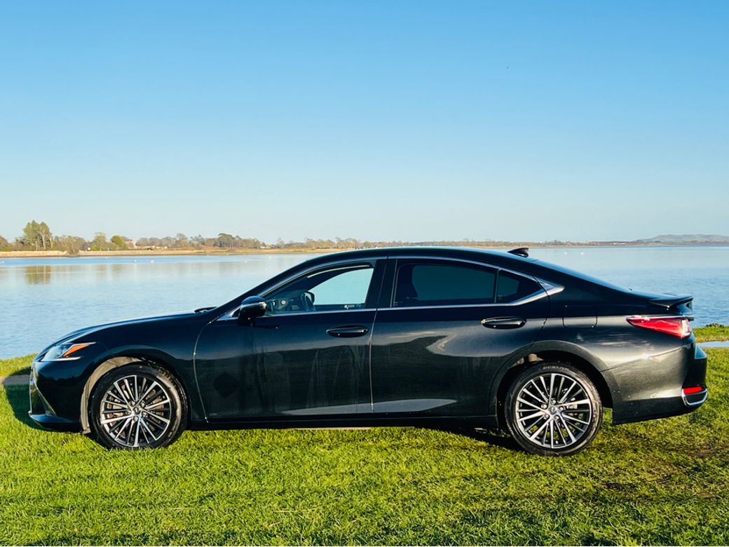 2022 Lexus ES 300h