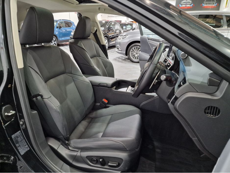 2022 Lexus ES 300h