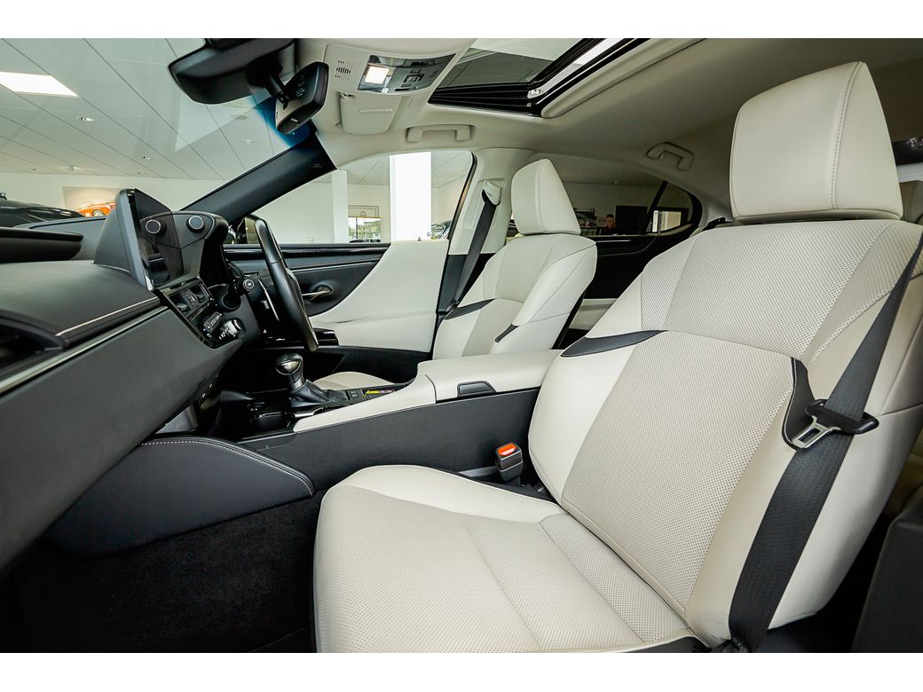 2023 Lexus ES 300h