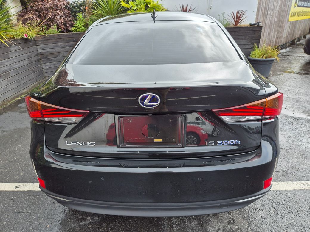 2020 Lexus IS 300h
