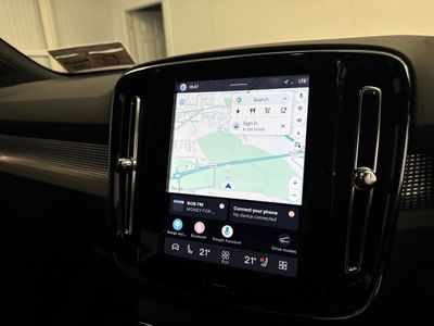 2025 Volvo EX40