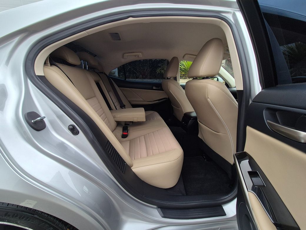 2020 Lexus IS 300h