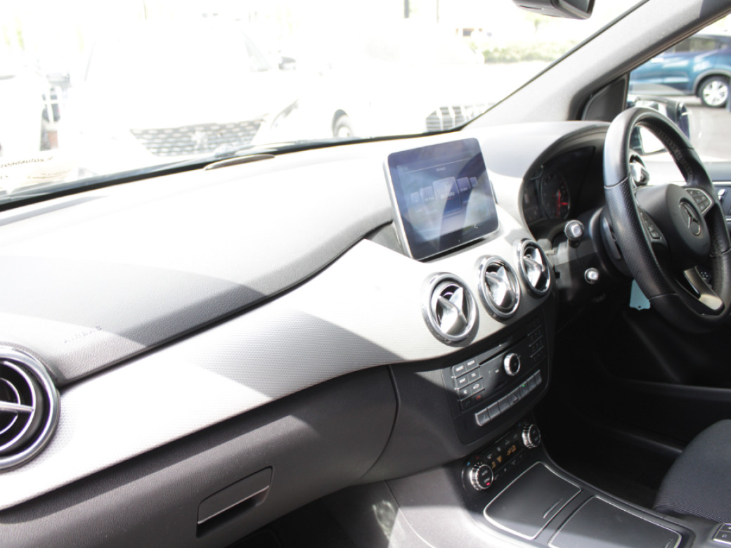 2018 Mercedes-Benz B 180