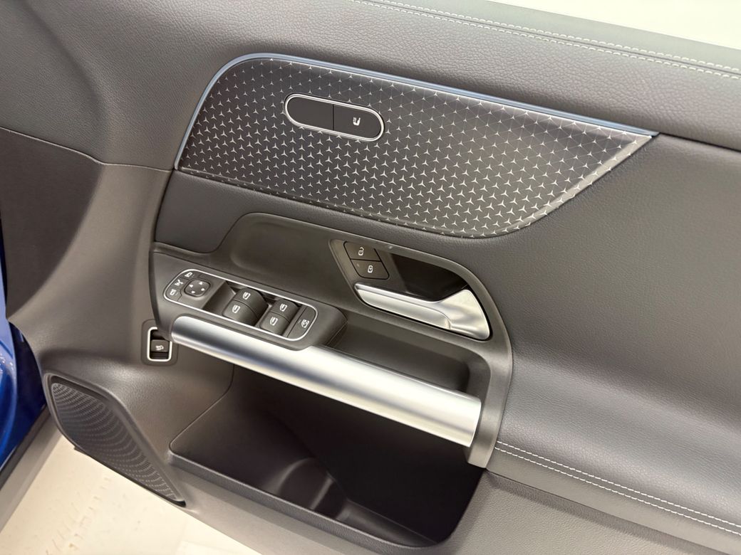 2025 Mercedes-Benz EQA