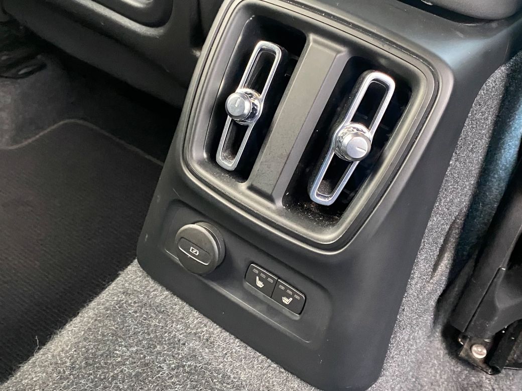 2023 Volvo XC40
