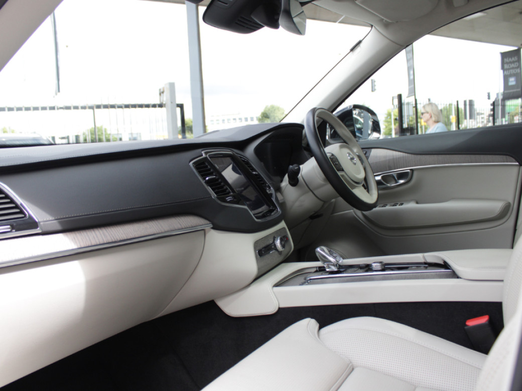 2022 Volvo XC90