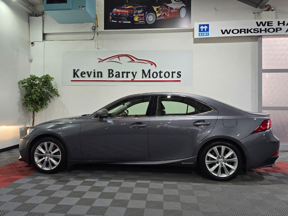 2016 Lexus IS 300h