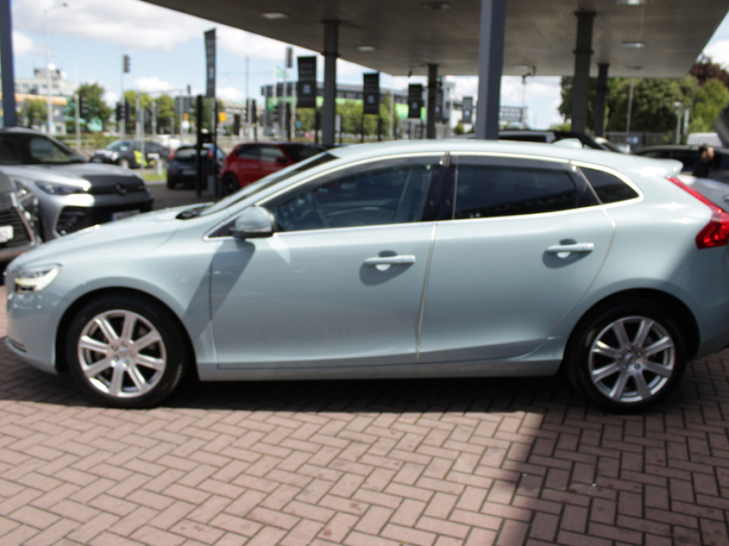 2017 Volvo V40