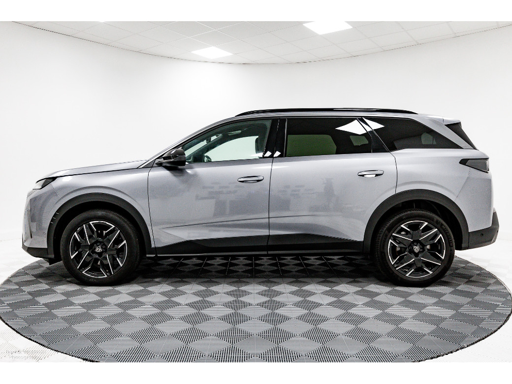 2025 Peugeot 5008