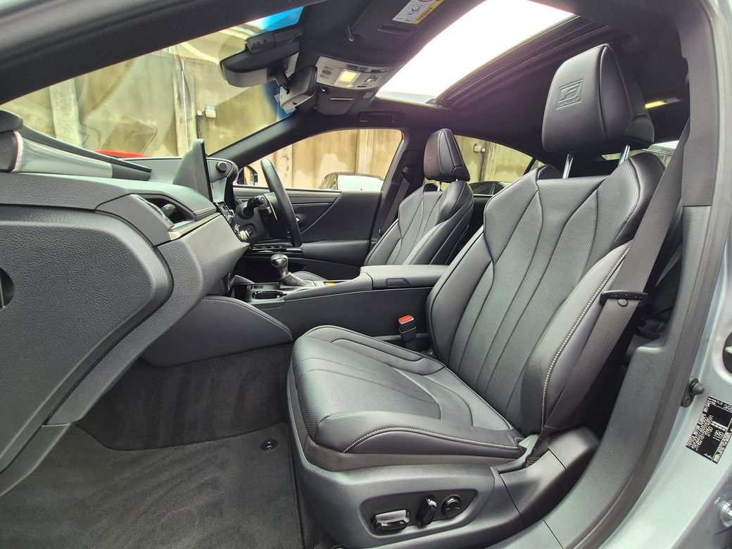 2023 Lexus ES 300h