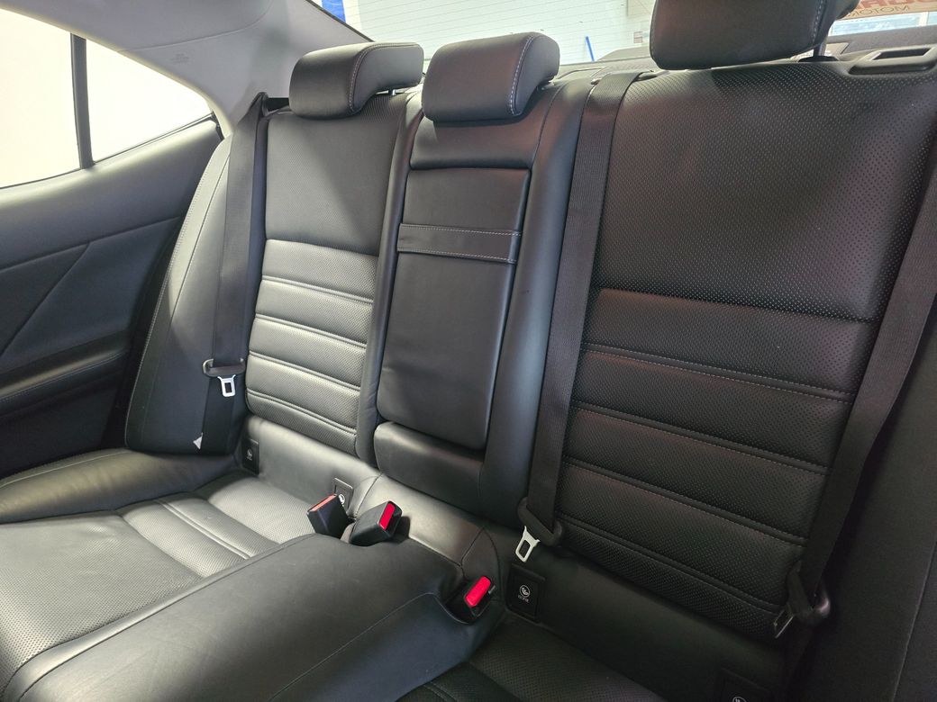 2014 Lexus IS 300h