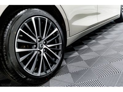 2023 Lexus ES 300h