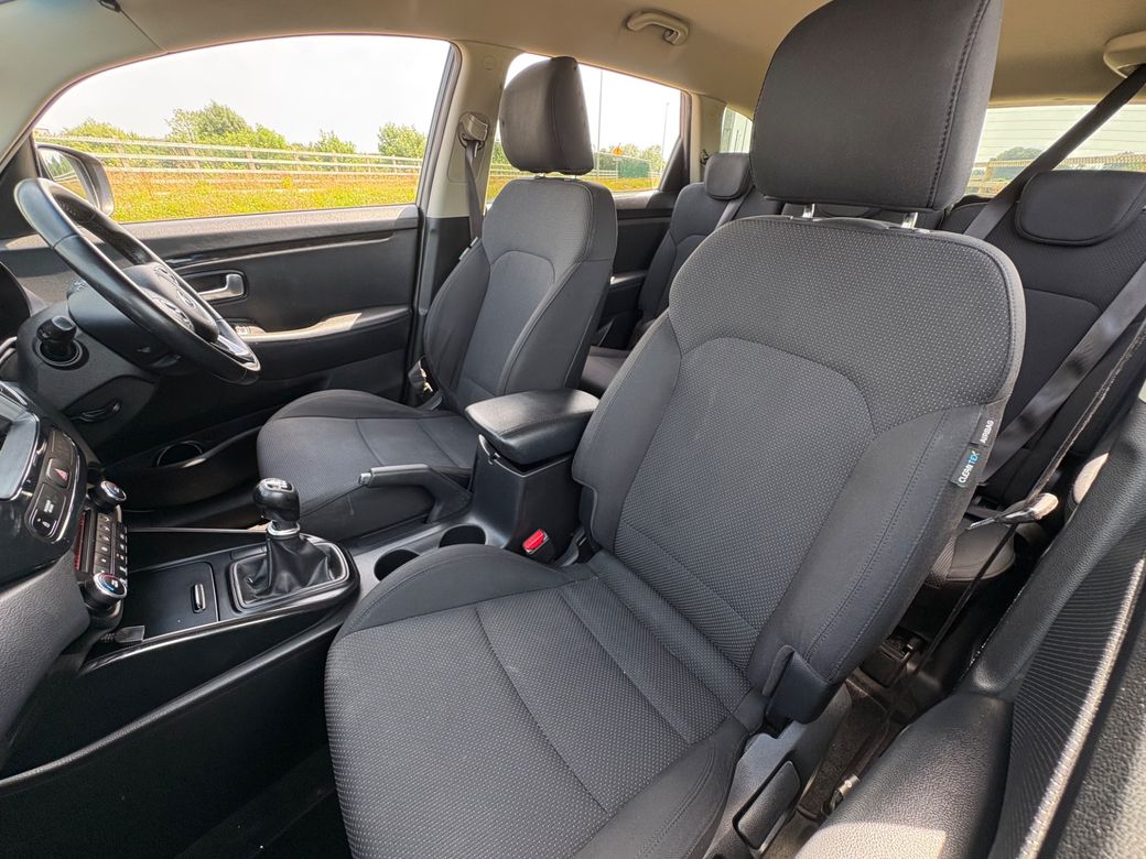 2016 Kia Carens