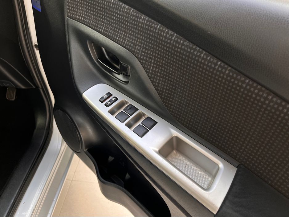 2016 Toyota Vitz