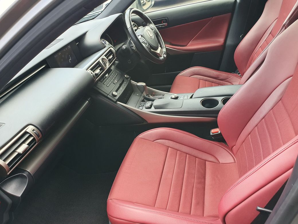 2016 Lexus IS 300h