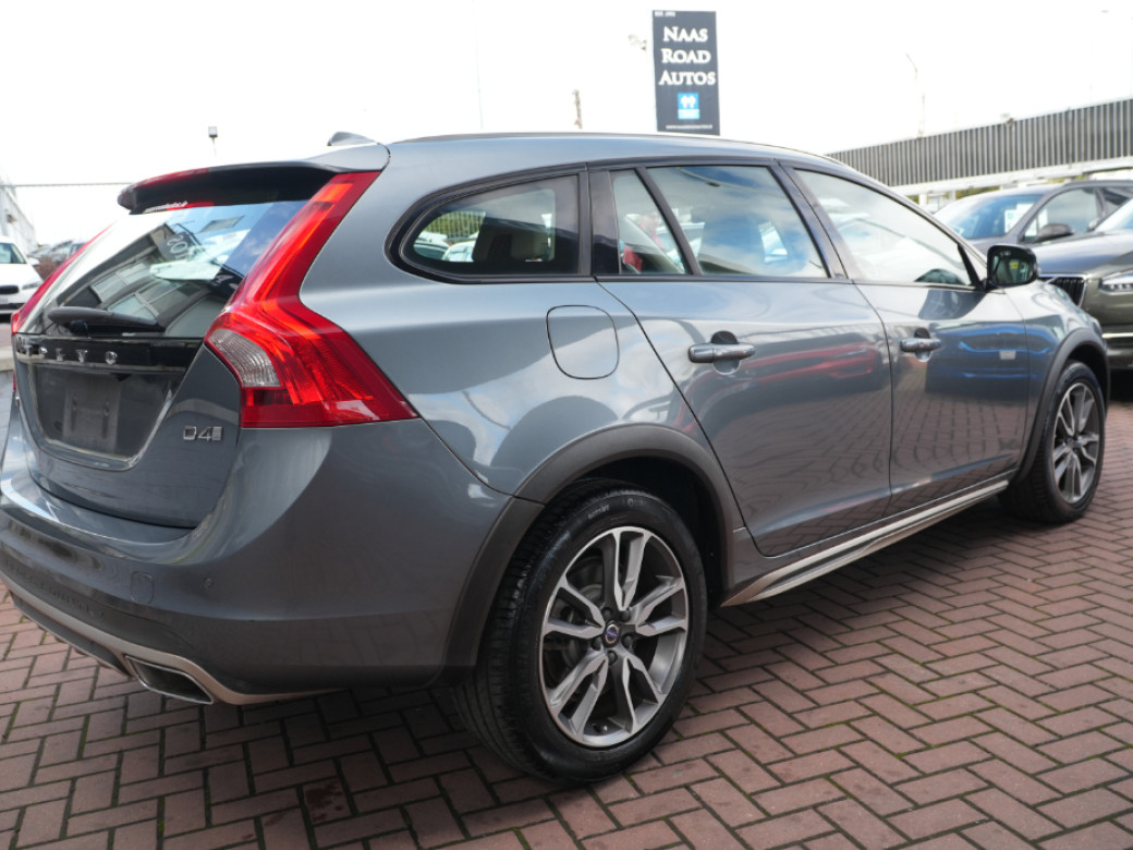 2018 Volvo V60 Cross Country